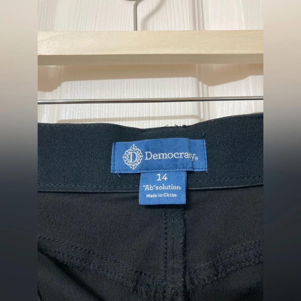 Democracy Women’s “Ab”solution Black Denim 9” Jean Shorts Size 14 Summer Beach - Picture 2 of 9